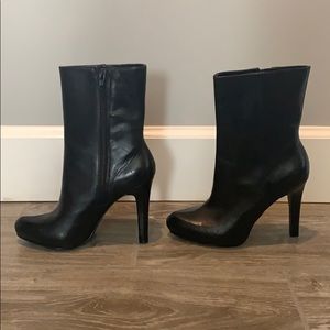 Nine West Black Leather Platform Boot Size 5